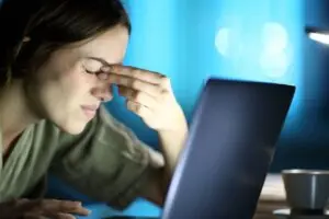 Symptoms of Eyestrain and How to Prevent It featured image