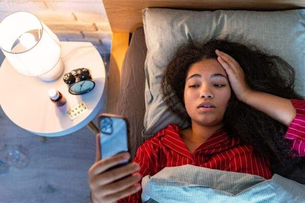 Blue Light, Sleep, and Your Eyes: What Science Says in 2025 featured image