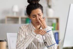 Floaters, Flashes and Visual Disturbances: When to Worry featured image