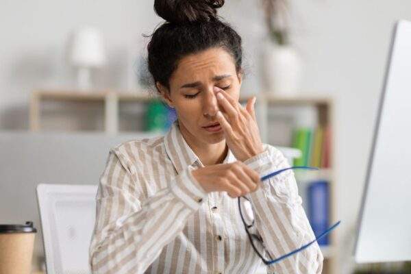 Floaters, Flashes and Visual Disturbances: When to Worry featured image